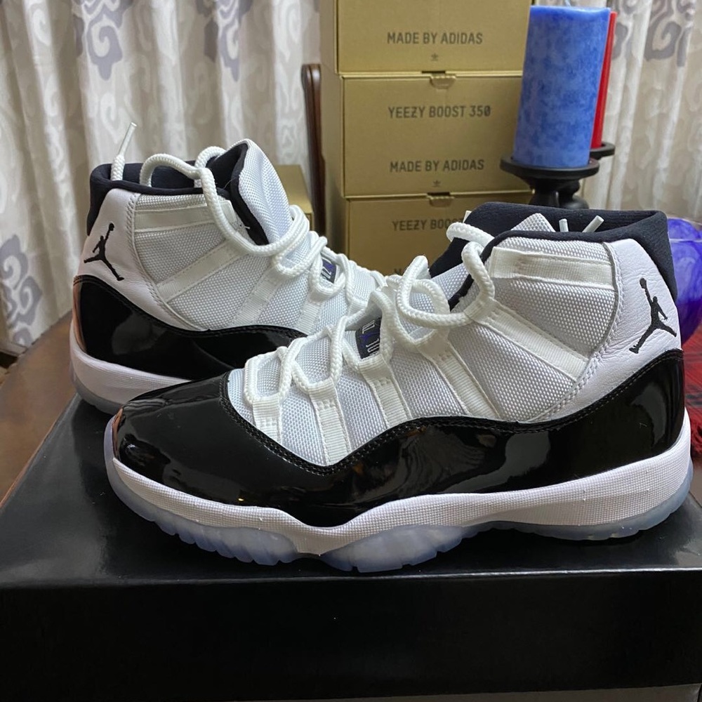 Air Jordan 11 retro white black-concord size 8
